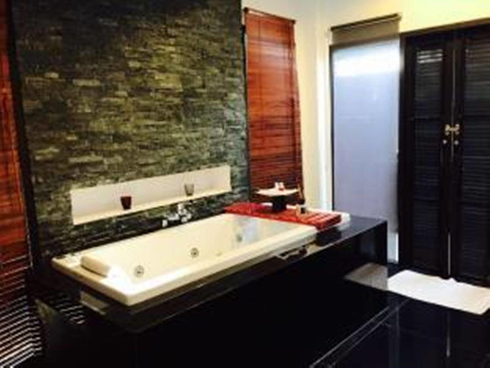 Ashcarya Boutique Resort Ban Bo  Bagian luar foto